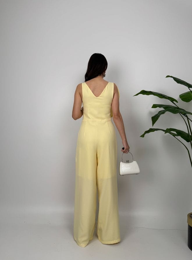 Elegant yellow Sleevless Halter Neck Jumber Dress